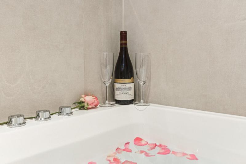 Lavie Maison Hot Tub And Ac Near Arc De Triomphe París Exterior foto